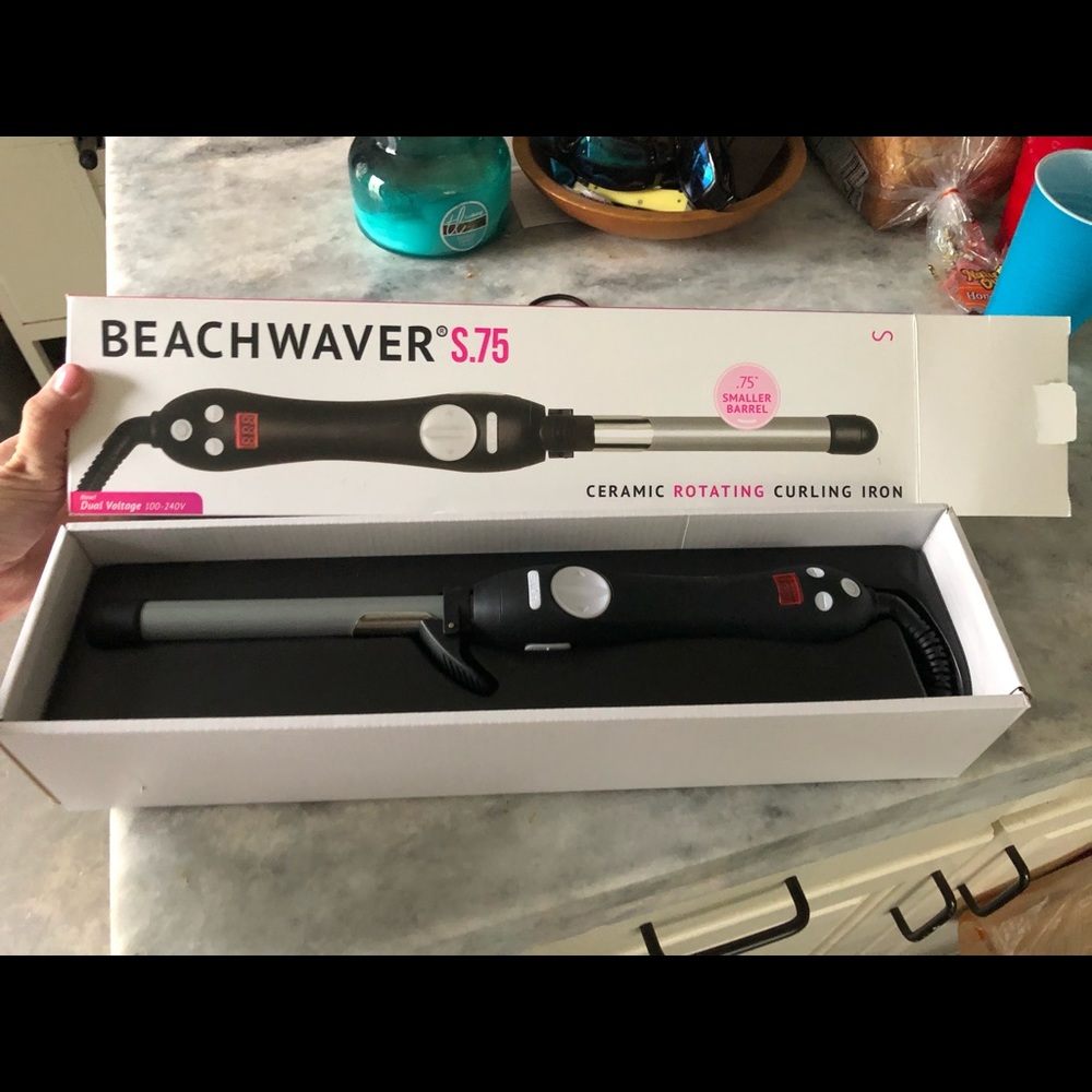 Beachwaver S .75 NEW in box.
